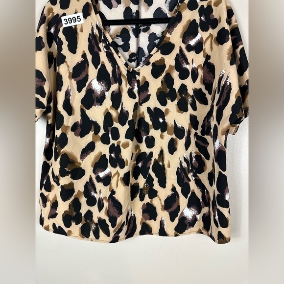 SHEIN xlarge animal print vnecklength vneck  euc - Picture 2 of 5